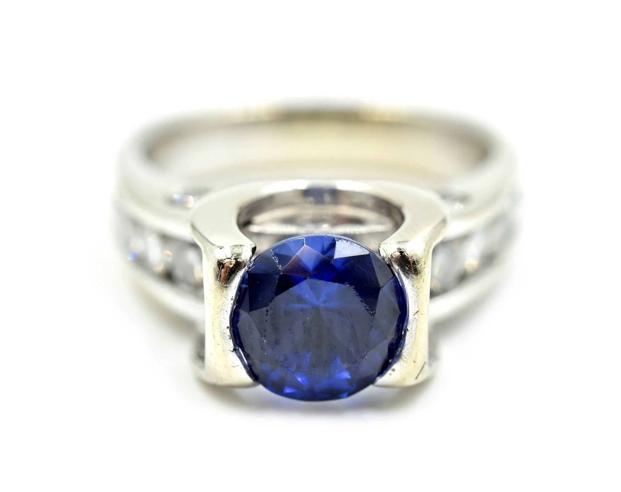 1.00 Carat Tanzanite and Diamond Ring 18k White Gold
