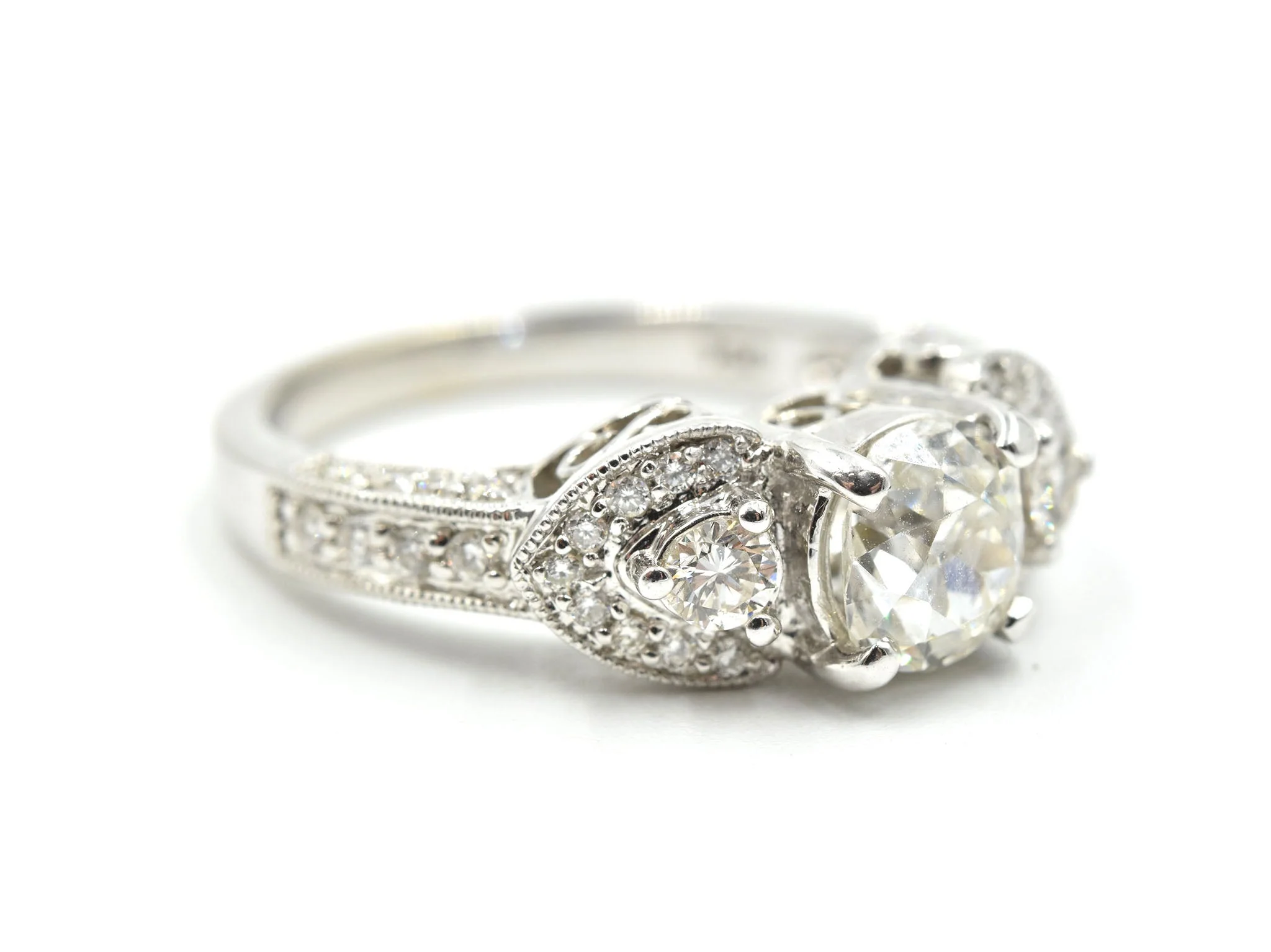 14k White Gold and 0.91ct European Diamond Ring Size 6 - Image 2