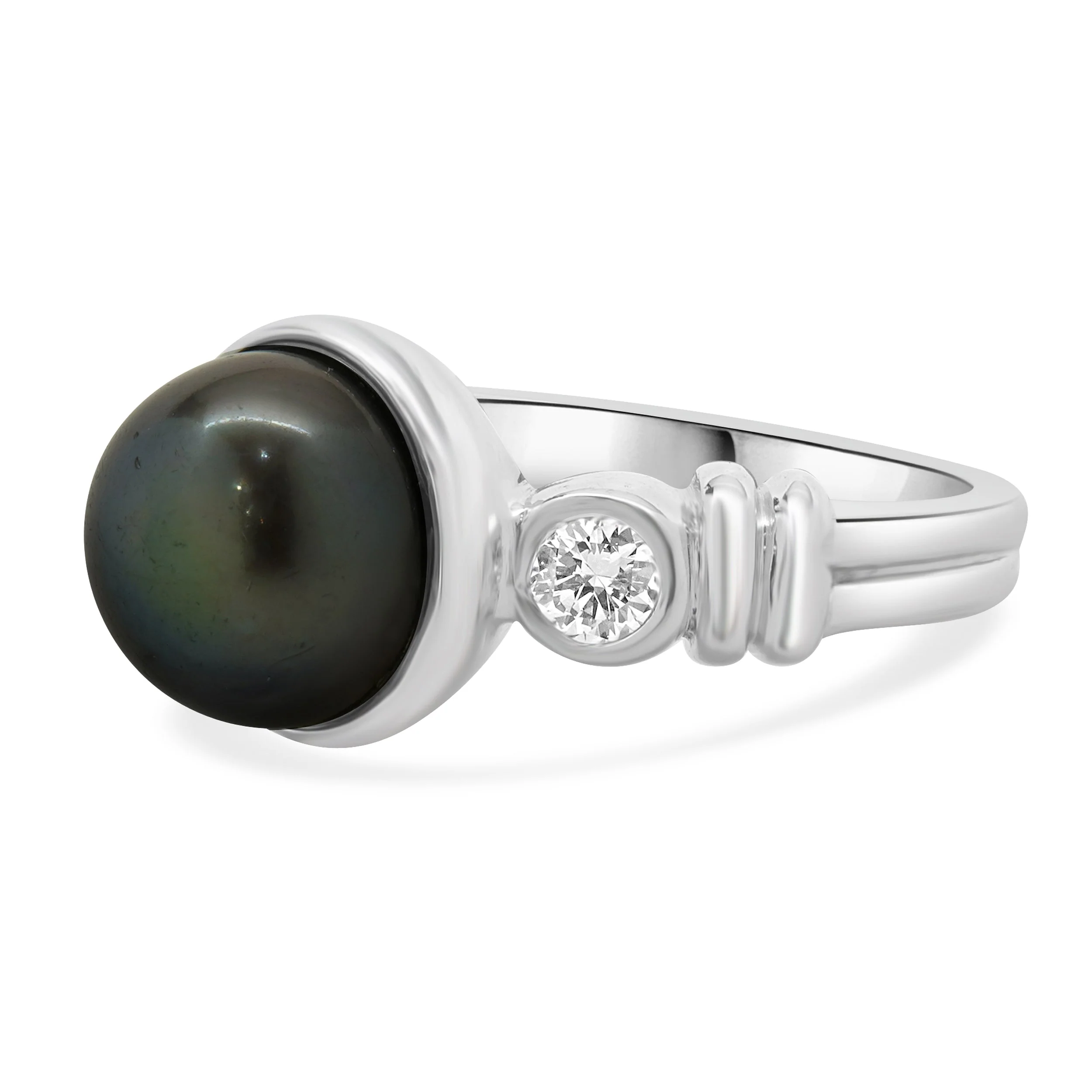 18 Karat White Gold Black Pearl and Diamond Ring - Image 2