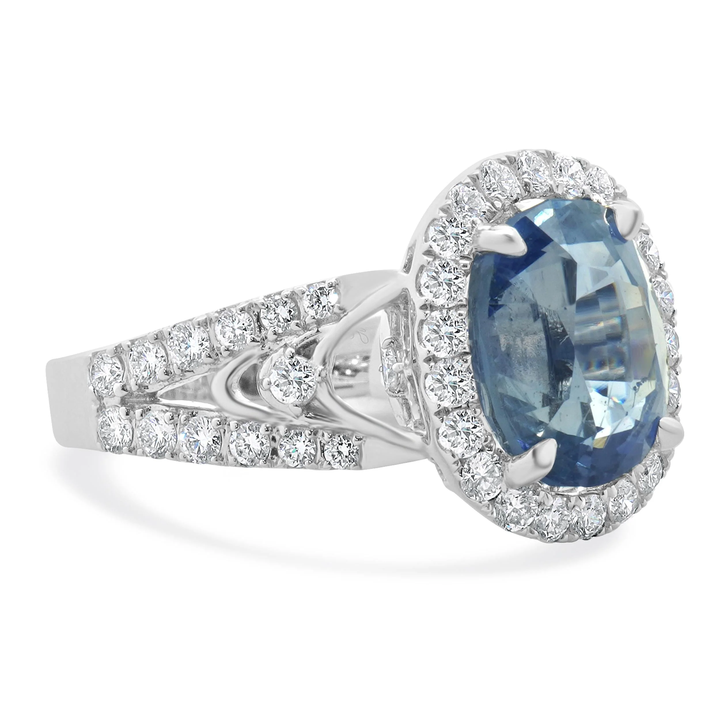 18 Karat White Gold Ceylon Sapphire and Diamond Ring - Image 2