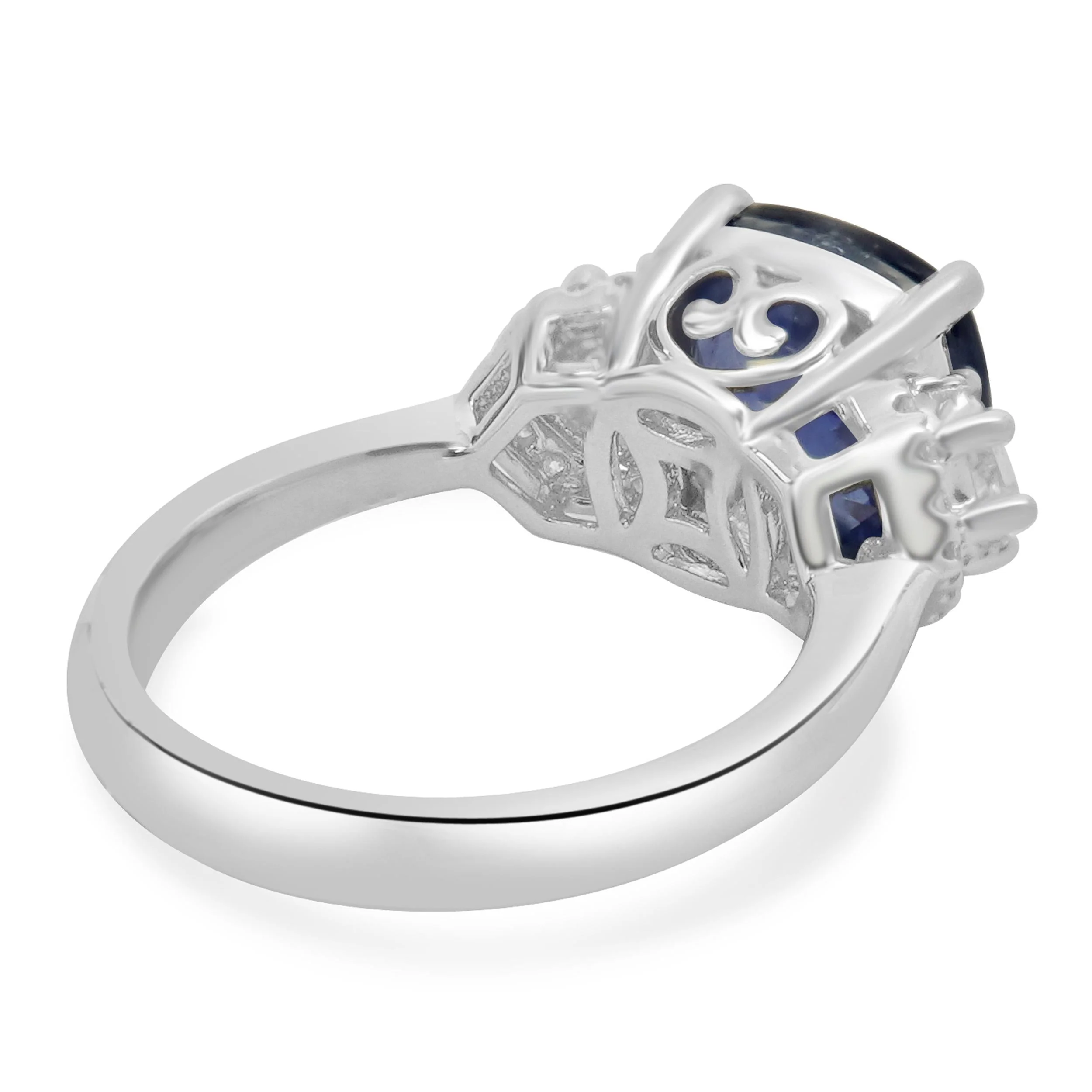 18 Karat White Gold Cushion Cut Sapphire and Diamond Ring - Image 4