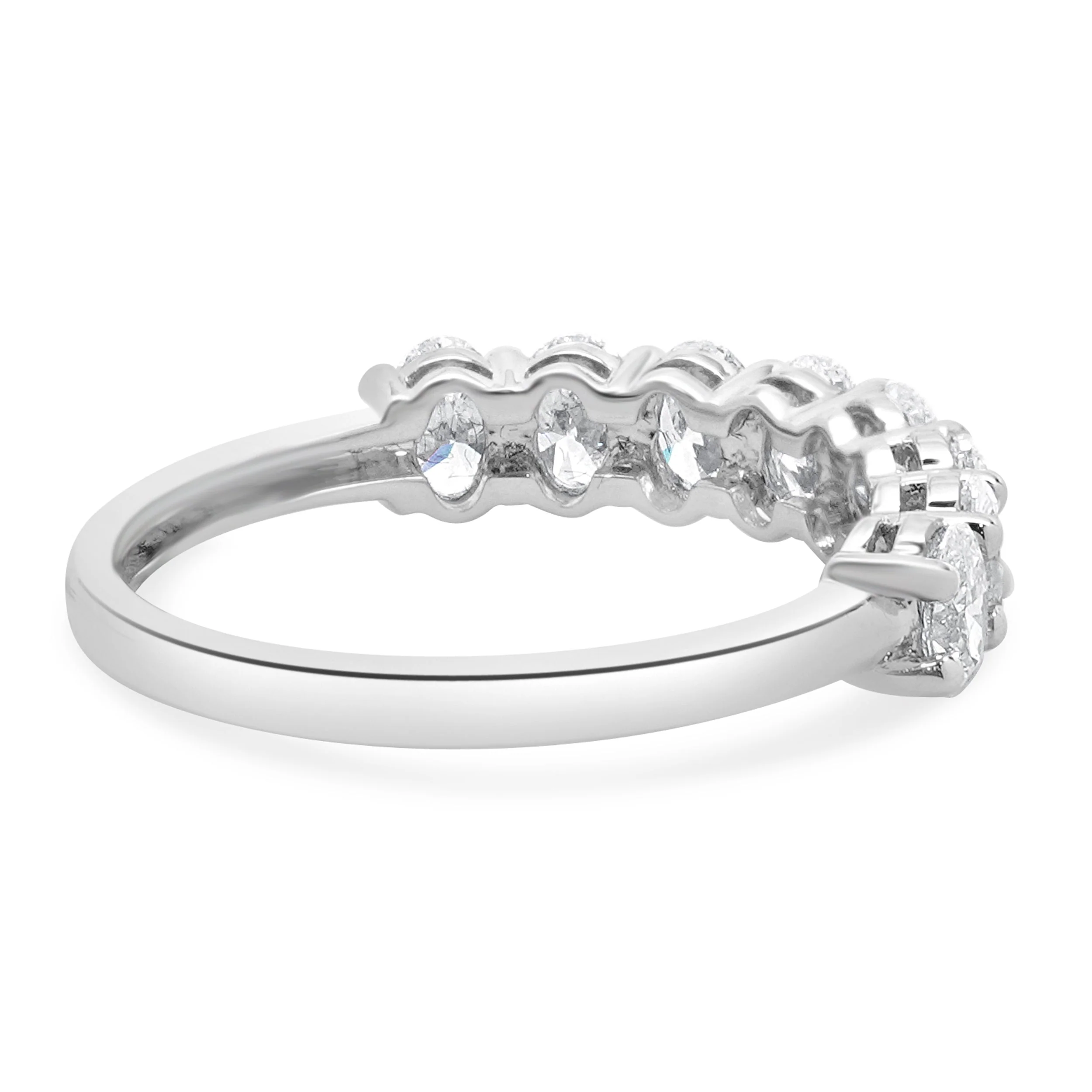 18 Karat White Gold Oval Diamond Band - Image 3