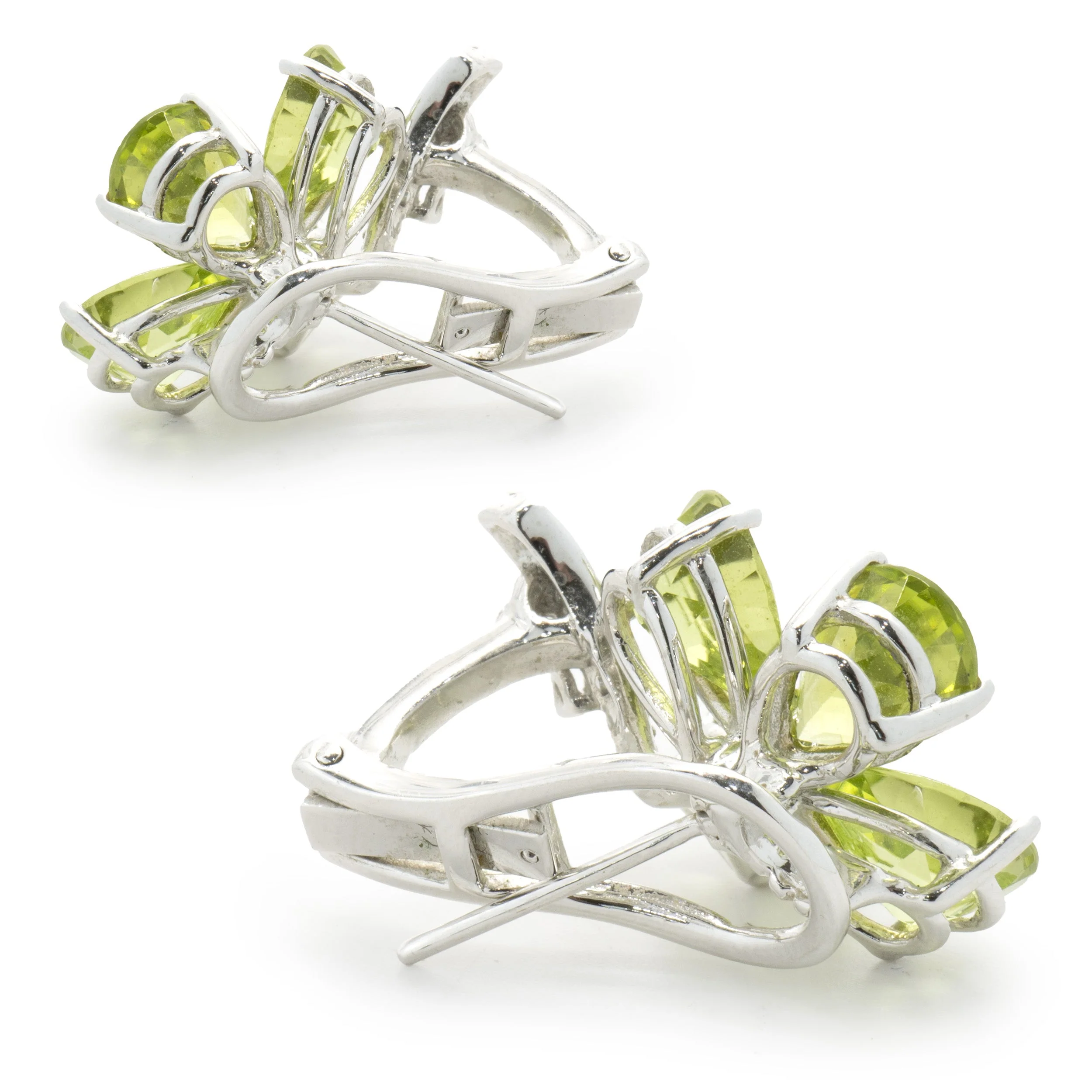 18 Karat White Gold Peridot and Diamond Clover Earrings - Image 3