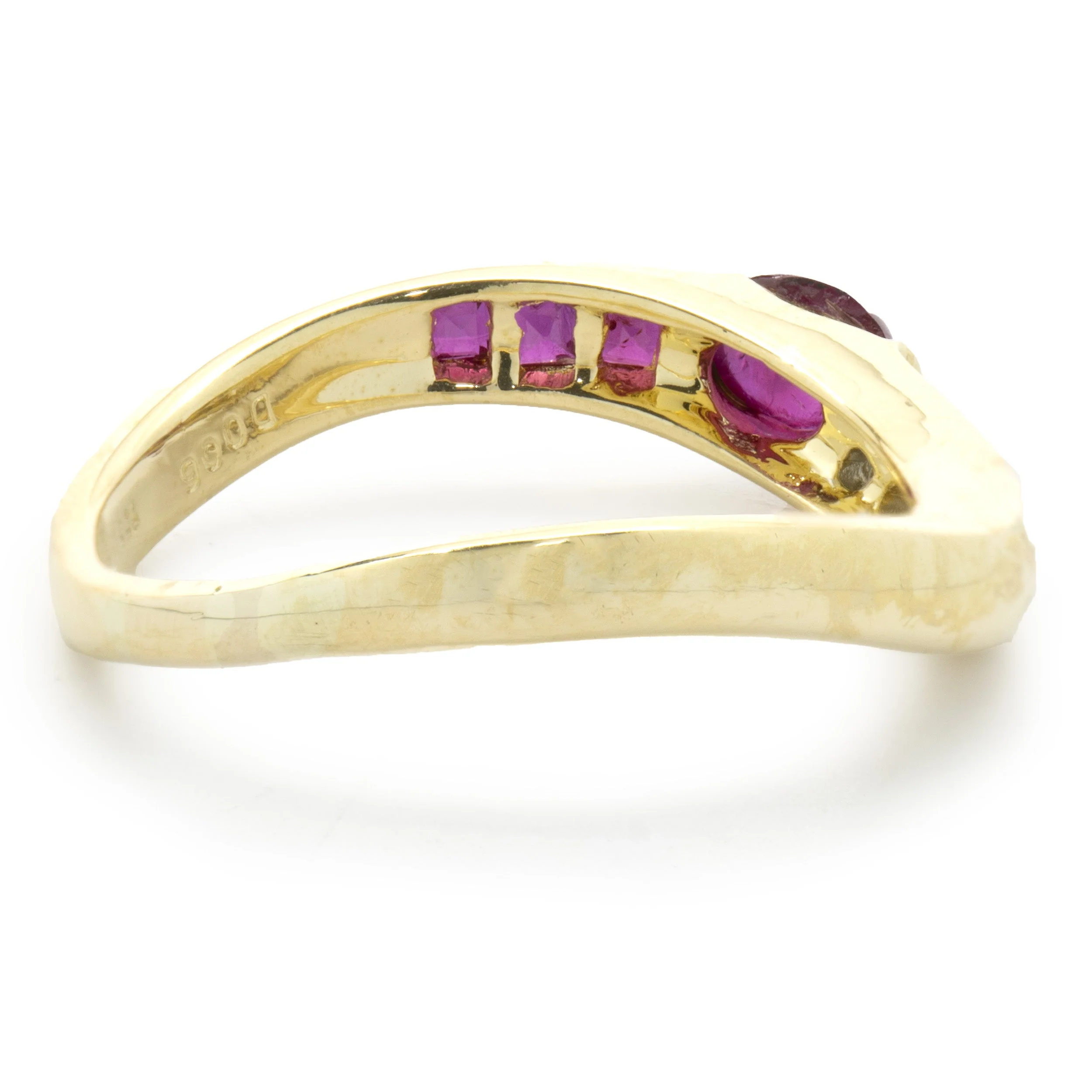 18 Karat Yellow Gold Cabochon Ruby and Diamond Ring - Image 4