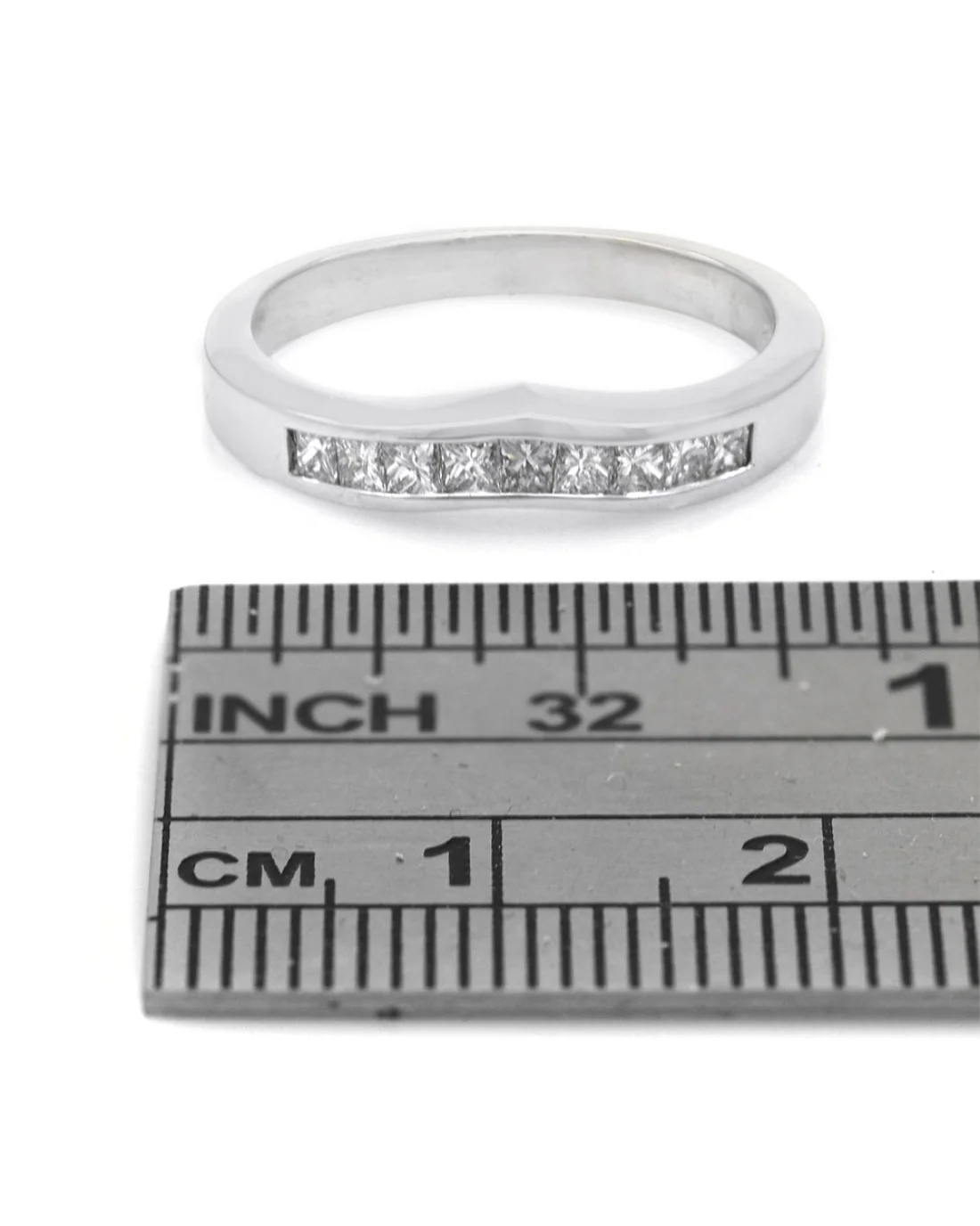 Diamond Chevron Ring in White Gold - Image 3