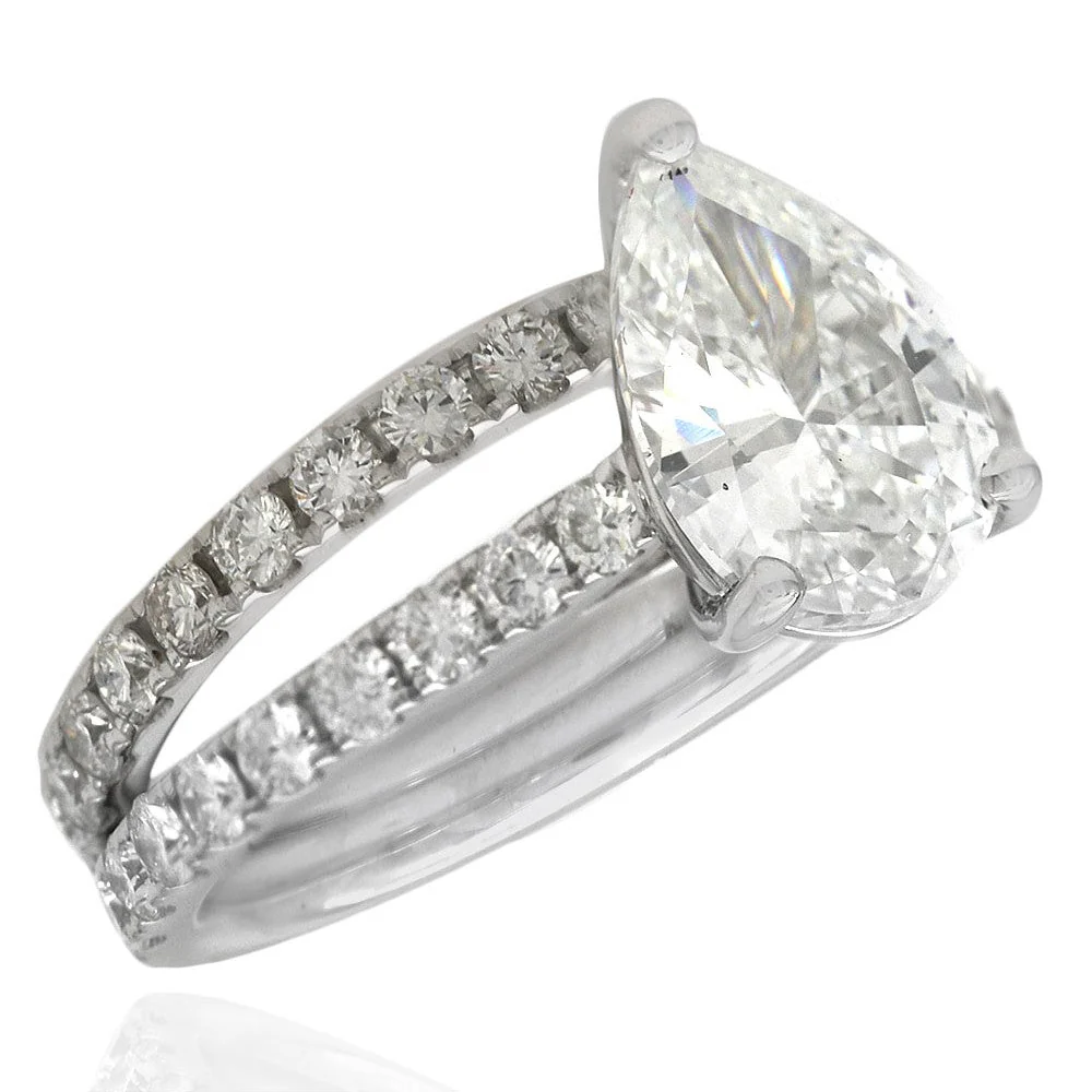 18K White Gold Pear Diamond Solitaire Engagement Ring Set