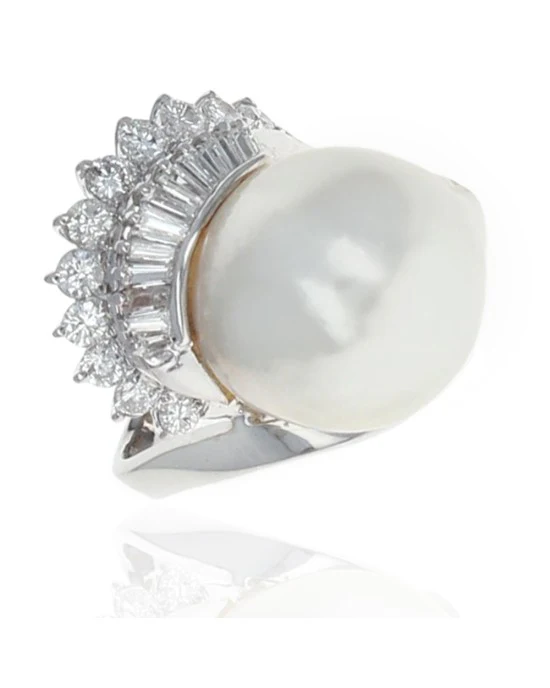 Mabe Pearl and Diamond Fashion Ring