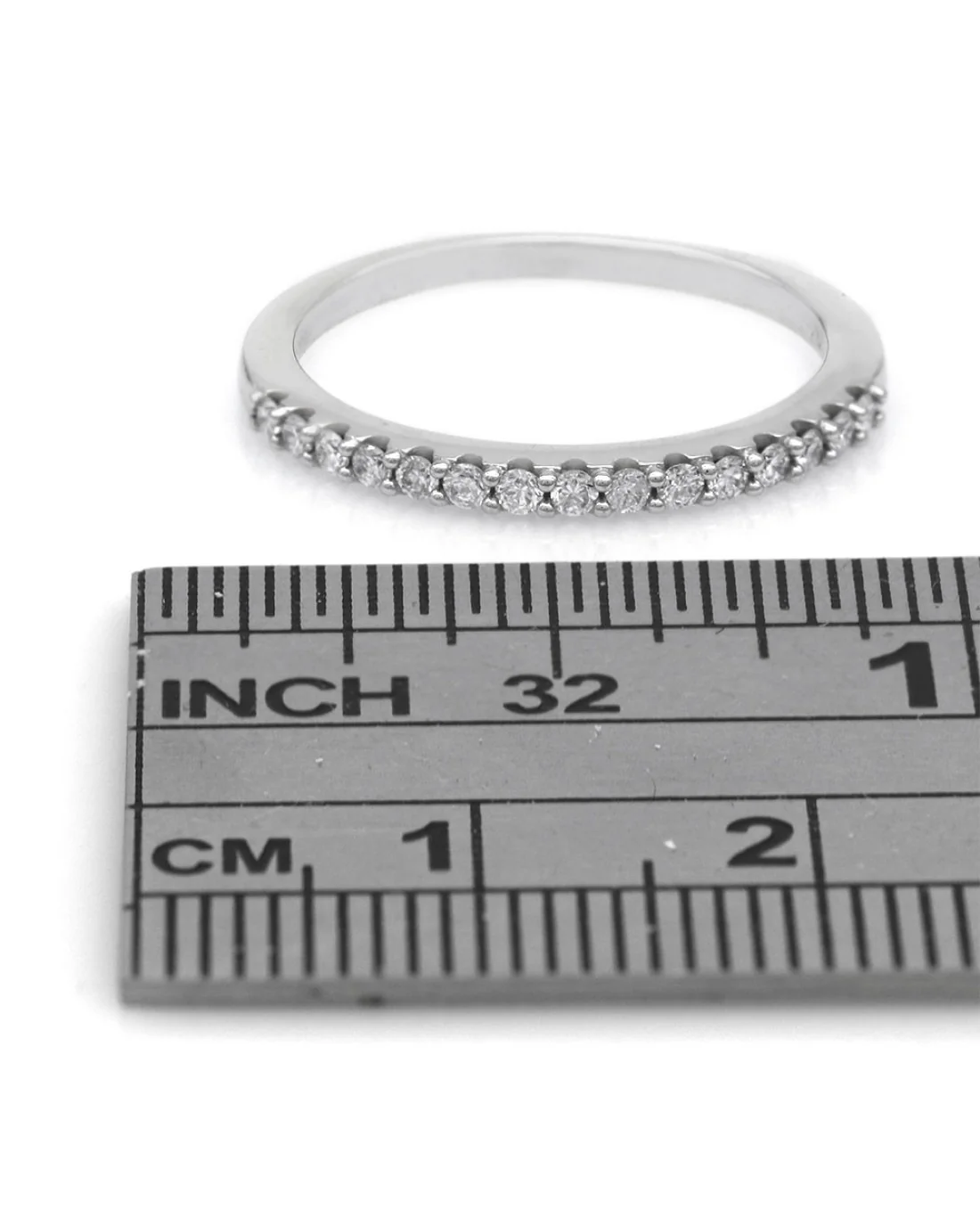 Round Diamond Band in White Gold - Image 3