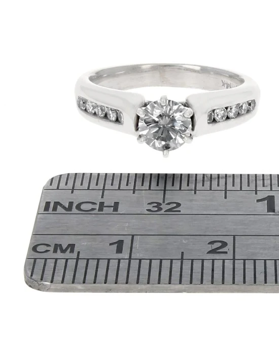 Round Diamond Engagement Ring in White Gold - Image 3