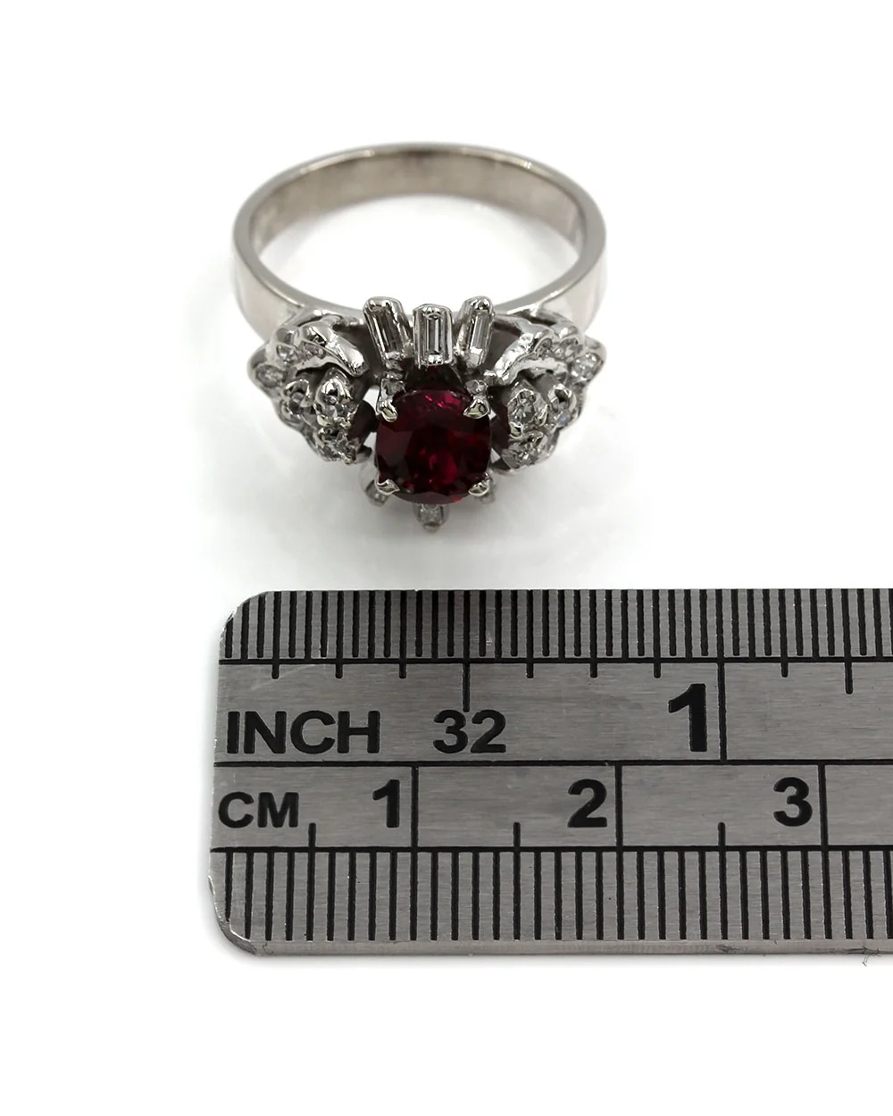 Vintage Ruby and Diamond Ring in Gold - Image 3